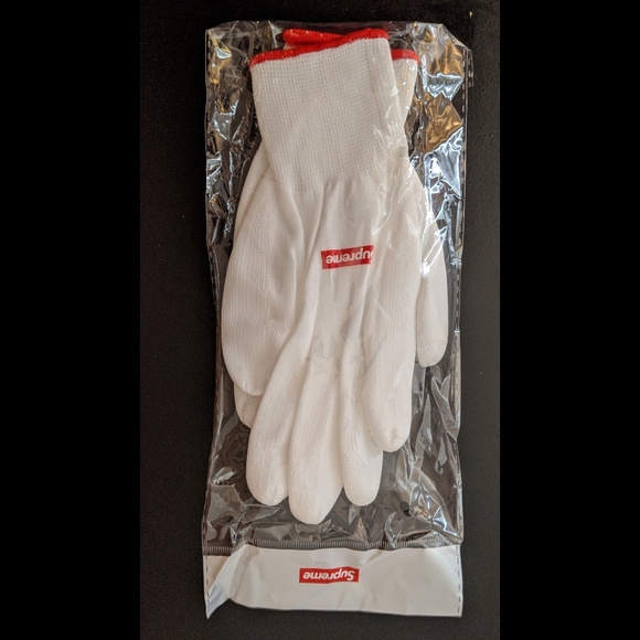 Supreme Other - (NWT) Supreme Gloves